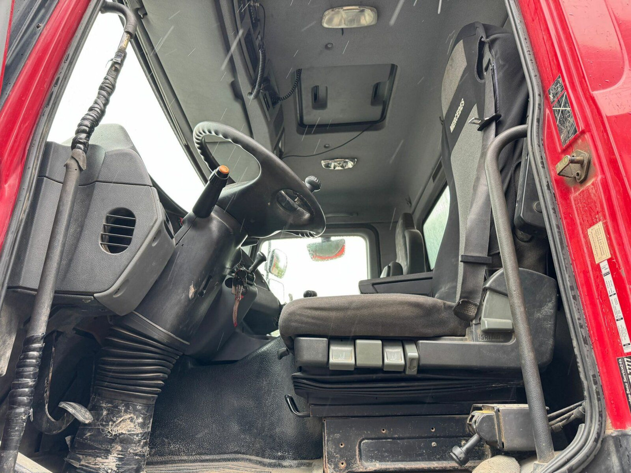 Лизинг на  Mercedes-Benz ACTROS 4141 EURO4 8x6 Muldenkipper Mercedes-Benz ACTROS 4141 EURO4 8x6 Muldenkipper: снимка 13