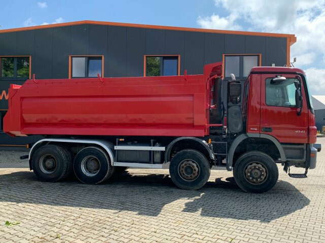 Лизинг на Mercedes-Benz ACTROS 4141 EURO4 8x6 Muldenkipper Mercedes-Benz ACTROS 4141 EURO4 8x6 Muldenkipper: снимка 10