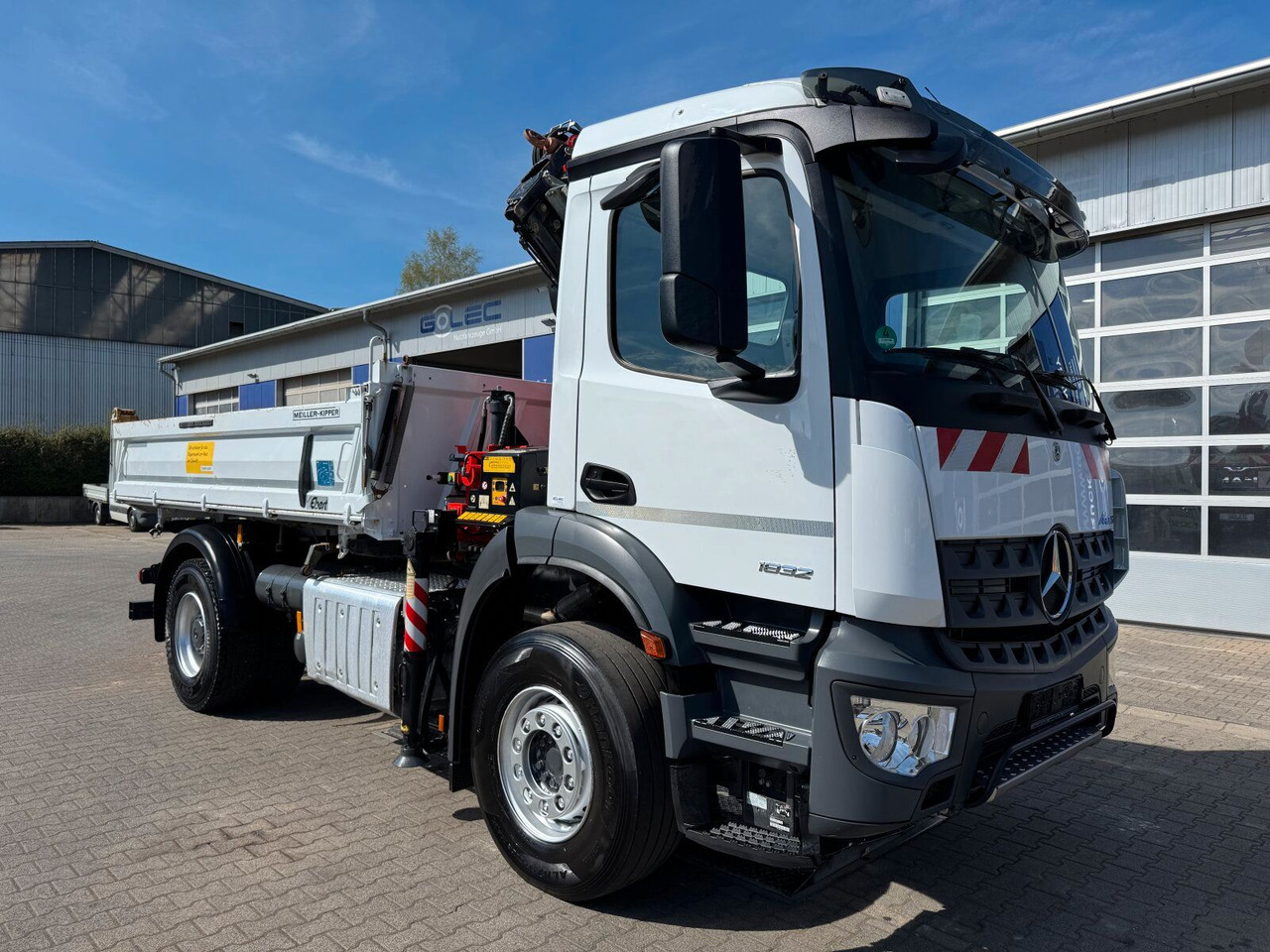 Mercedes-Benz AROCS 1832 4x2 Euro 6 Kipper Kran FASSI F120FB - Самосвал камион, Камион с кран: снимка 1 Mercedes-Benz AROCS 1832 4x2 Euro 6 Kipper Kran FASSI F120FB - Самосвал камион, Камион с кран: снимка 1