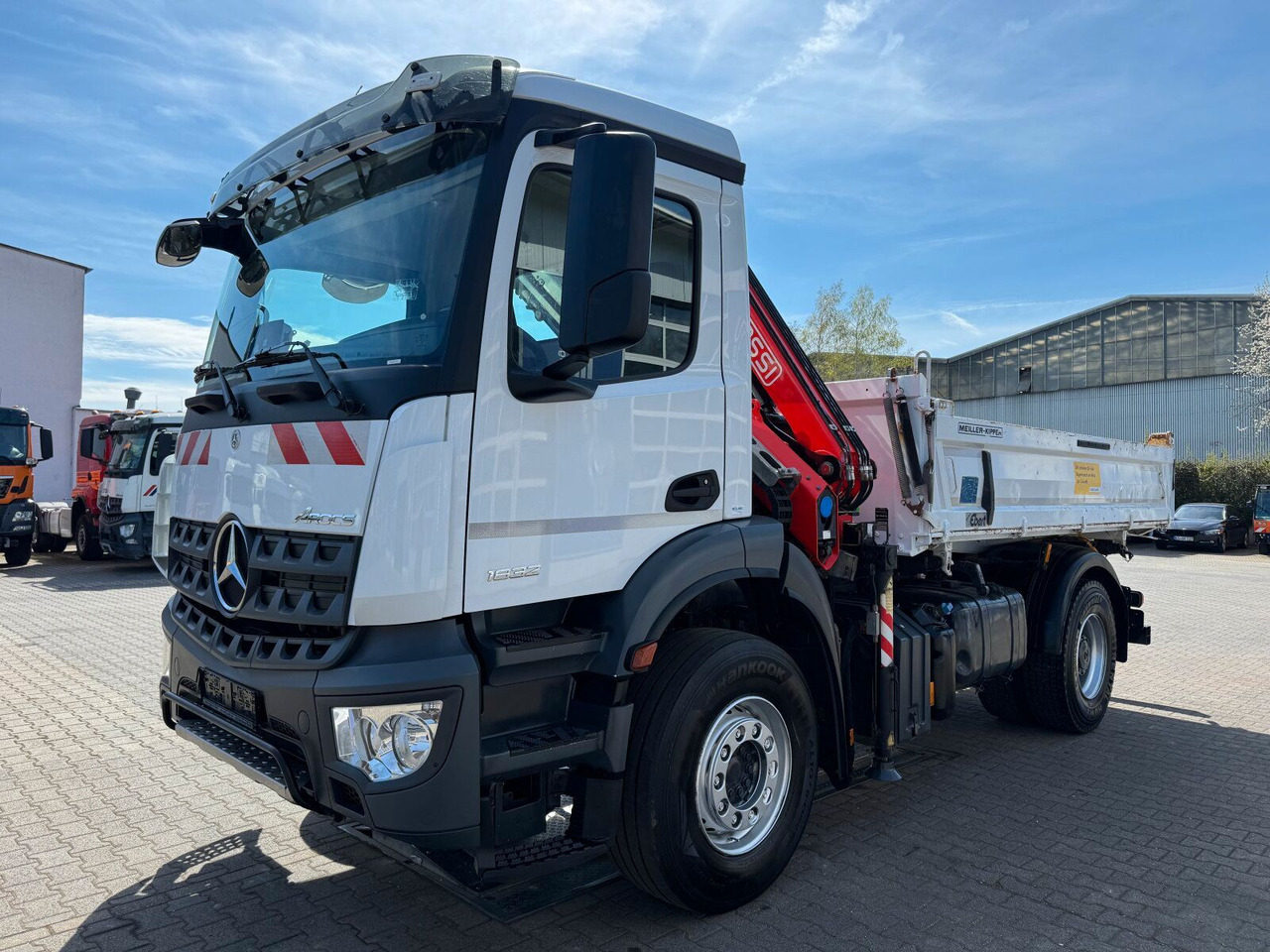 Mercedes-Benz AROCS 1832 4x2 Euro 6 Kipper Kran FASSI F120FB - Самосвал камион, Камион с кран: снимка 2 Mercedes-Benz AROCS 1832 4x2 Euro 6 Kipper Kran FASSI F120FB - Самосвал камион, Камион с кран: снимка 2