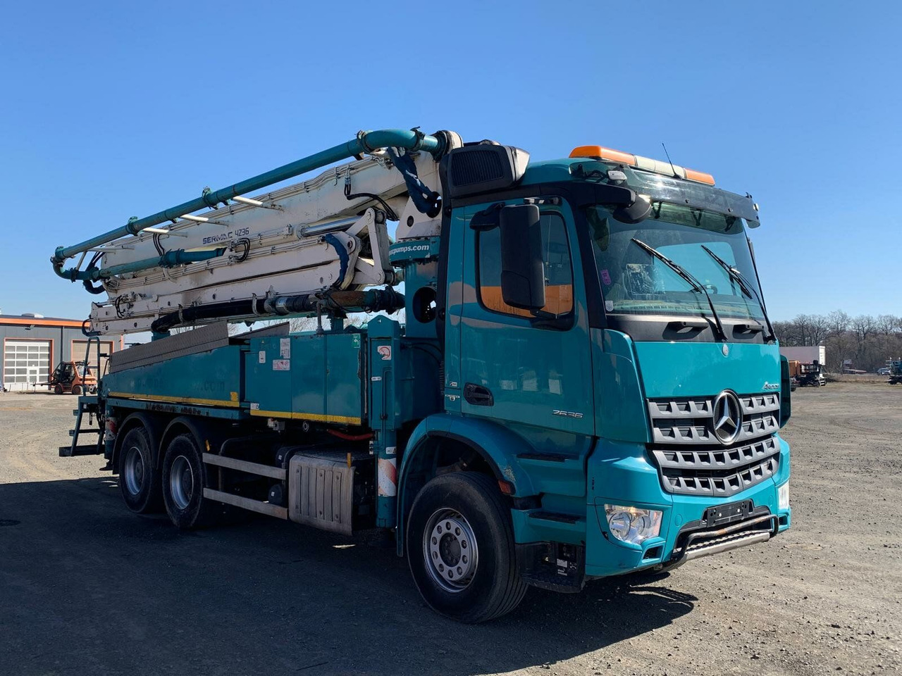 Mercedes-Benz AROCS 2636 6x4 Euro 6 Betonpumpe SERMAC 4Z36 - Бетон помпа: снимка 2 Mercedes-Benz AROCS 2636 6x4 Euro 6 Betonpumpe SERMAC 4Z36 - Бетон помпа: снимка 2