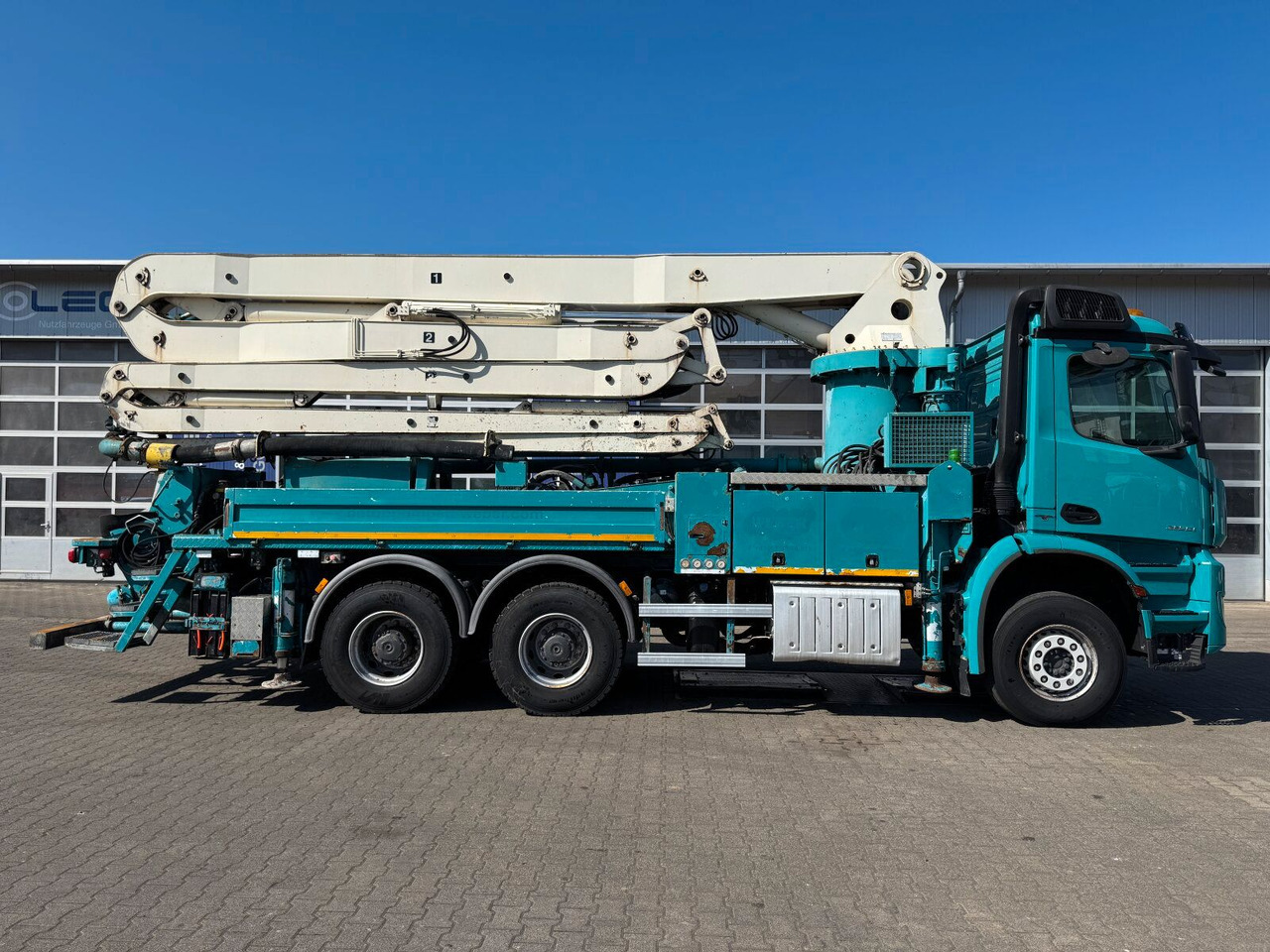 Mercedes-Benz AROCS 2844 6x4 Euro 6 Betonpumpe SERMAC 5Z33 - Бетон помпа: снимка 3 Mercedes-Benz AROCS 2844 6x4 Euro 6 Betonpumpe SERMAC 5Z33 - Бетон помпа: снимка 3