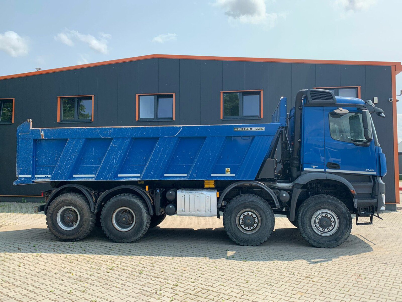 Mercedes-Benz AROCS 4145 8x8 EURO6 Muldenkipper TOP! - Самосвал камион: снимка 3 Mercedes-Benz AROCS 4145 8x8 EURO6 Muldenkipper TOP! - Самосвал камион: снимка 3