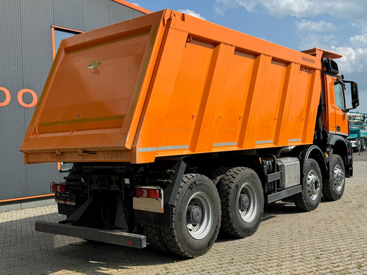 Mercedes-Benz AROCS 4851 8x6 Euro 6 Gesteinkipper MEILLER 25m³ - Самосвал камион: снимка 5 Mercedes-Benz AROCS 4851 8x6 Euro 6 Gesteinkipper MEILLER 25m³ - Самосвал камион: снимка 5