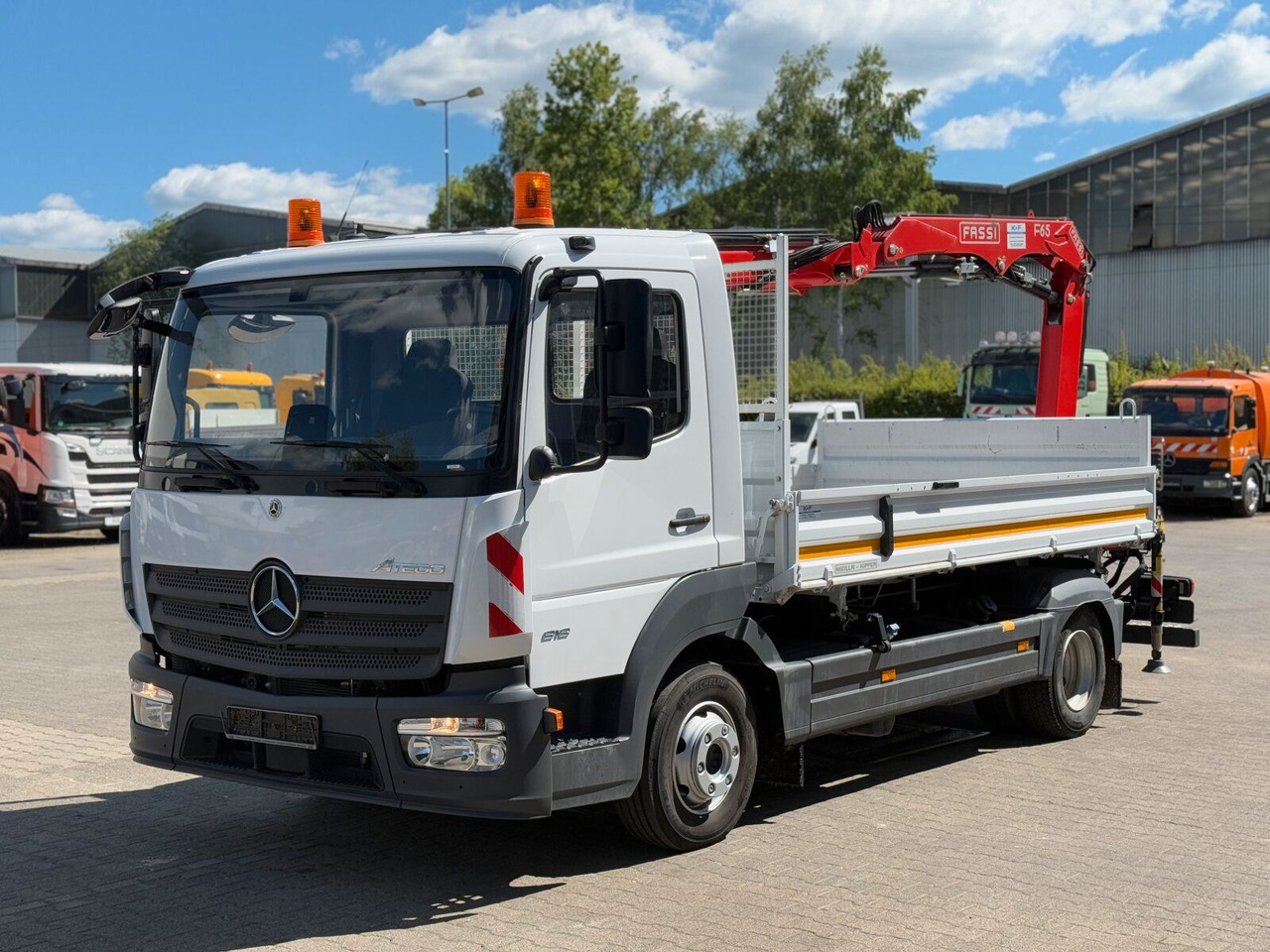 Лизинг на  Mercedes-Benz ATEGO 818 4x2 Euro 6 Kipper Kran FASSI F65B.0.22 Mercedes-Benz ATEGO 818 4x2 Euro 6 Kipper Kran FASSI F65B.0.22: снимка 11