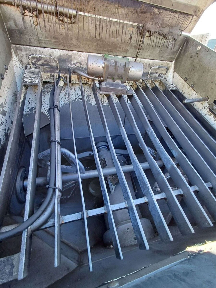 Лизинг на  Mercedes-Benz Actros 2636 6x4 Betonpumpe Putzmeister 24-4 16H Mercedes-Benz Actros 2636 6x4 Betonpumpe Putzmeister 24-4 16H: снимка 10
