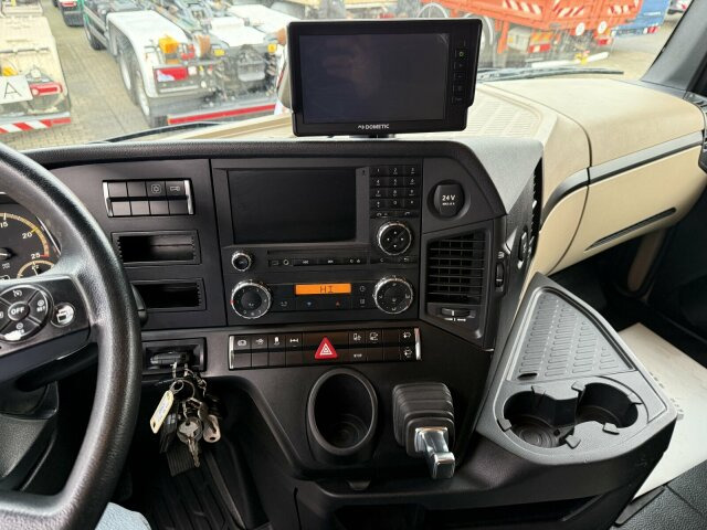 Mercedes-Benz Actros 4x2 Pritsche Plane Laderampe + Anhänger - Камион с брезент: снимка 4 Mercedes-Benz Actros 4x2 Pritsche Plane Laderampe + Anhänger - Камион с брезент: снимка 4