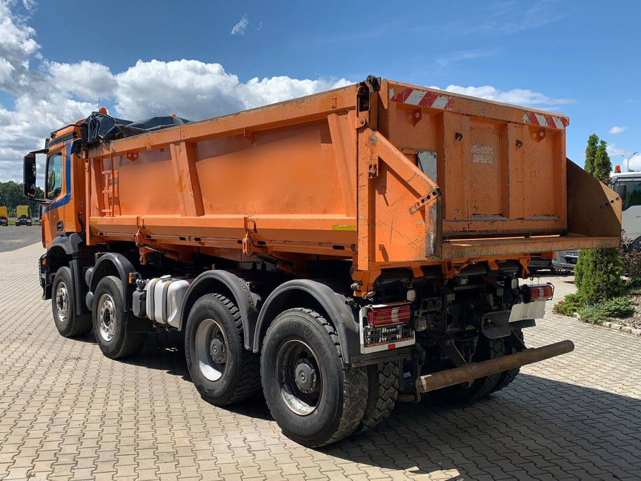 Mercedes-Benz Arocs 3243 8x4 Dreiseitenkipper mit Bordmatik - Самосвал камион: снимка 5 Mercedes-Benz Arocs 3243 8x4 Dreiseitenkipper mit Bordmatik - Самосвал камион: снимка 5