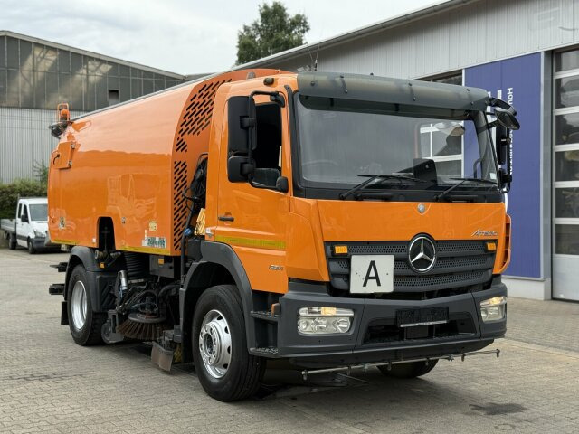 Mercedes-Benz Atego 1324 4x2 Kehrmaschine Schmidt SKF S7B 7 m³ - Мотометачна машина: снимка 1 Mercedes-Benz Atego 1324 4x2 Kehrmaschine Schmidt SKF S7B 7 m³ - Мотометачна машина: снимка 1