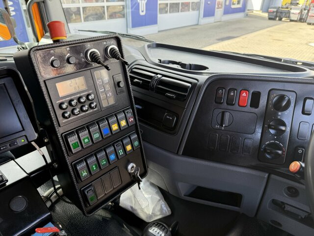 Mercedes-Benz Atego 1324 4x2 Kehrmaschine Viajet 6R/L - Мотометачна машина: снимка 5 Mercedes-Benz Atego 1324 4x2 Kehrmaschine Viajet 6R/L - Мотометачна машина: снимка 5