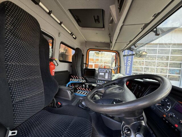 Mercedes-Benz Atego 1324 4x2 Kehrmaschine Viajet 6R/L - Мотометачна машина: снимка 2 Mercedes-Benz Atego 1324 4x2 Kehrmaschine Viajet 6R/L - Мотометачна машина: снимка 2