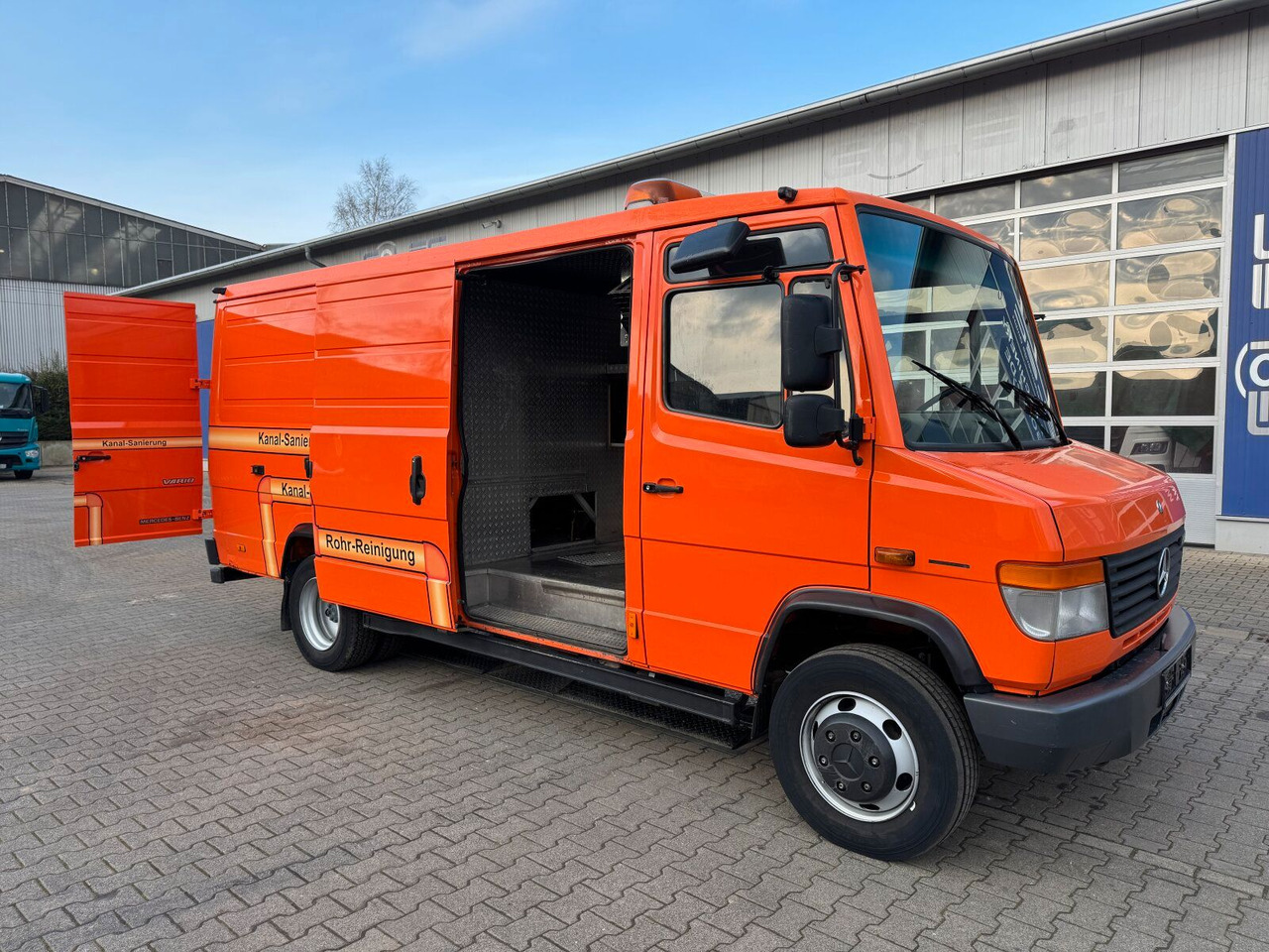 Mercedes-Benz Vario 818D Kanalreiniger Rockstroh Drain Jet 100 - Каналопочистваща машина: снимка 2 Mercedes-Benz Vario 818D Kanalreiniger Rockstroh Drain Jet 100 - Каналопочистваща машина: снимка 2