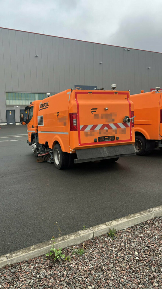 Mitsubishi Canter FUSO Kehrmaschine BROCK SL140 4 m³ - Мотометачна машина: снимка 5 Mitsubishi Canter FUSO Kehrmaschine BROCK SL140 4 m³ - Мотометачна машина: снимка 5