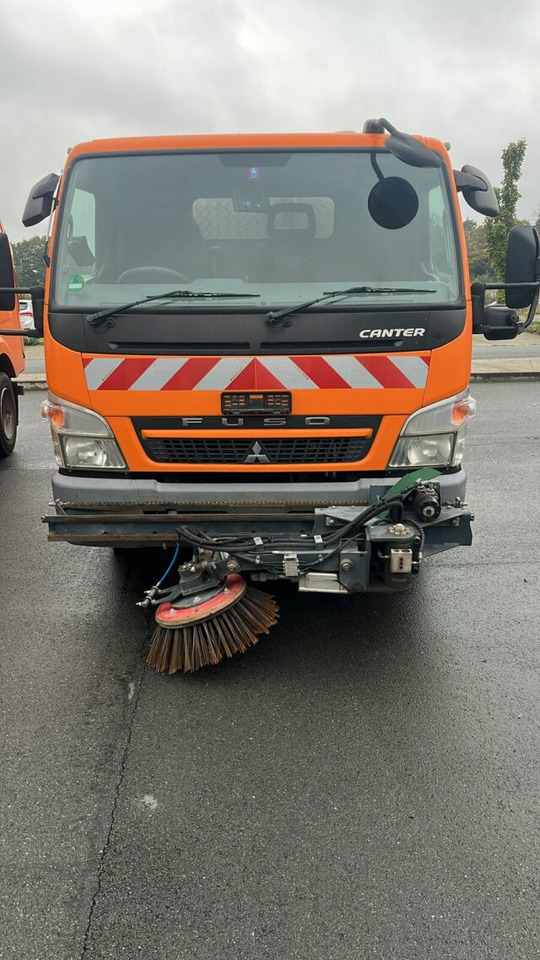 Mitsubishi Canter FUSO Kehrmaschine BROCK SL140 4 m³ - Мотометачна машина: снимка 4 Mitsubishi Canter FUSO Kehrmaschine BROCK SL140 4 m³ - Мотометачна машина: снимка 4