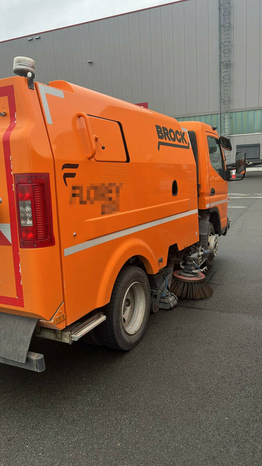 Mitsubishi Canter FUSO Kehrmaschine BROCK SL140 4 m³ - Мотометачна машина: снимка 3 Mitsubishi Canter FUSO Kehrmaschine BROCK SL140 4 m³ - Мотометачна машина: снимка 3