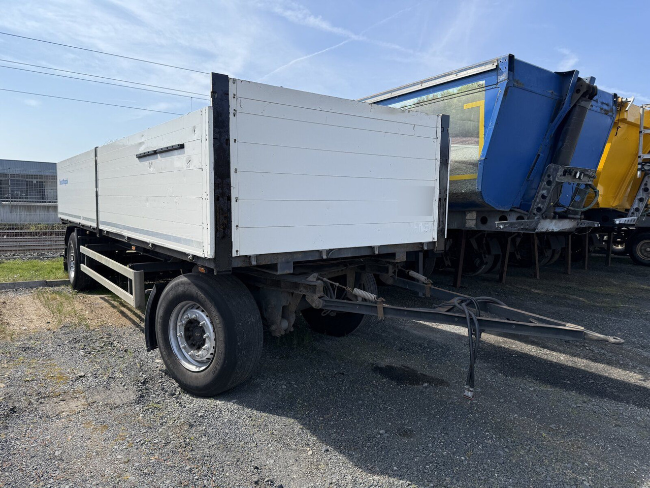 Schmitz Cargobull Gotha AFG 18 BS Baustoffanhänger 2 Achse - Бордово ремарке/ Платформа: снимка 1 Schmitz Cargobull Gotha AFG 18 BS Baustoffanhänger 2 Achse - Бордово ремарке/ Платформа: снимка 1