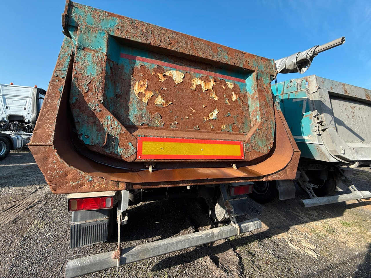Schmitz Cargobull Sattelanhänger Kipphydraulik 3 ACHS - Самосвал полуремарке: снимка 4 Schmitz Cargobull Sattelanhänger Kipphydraulik 3 ACHS - Самосвал полуремарке: снимка 4