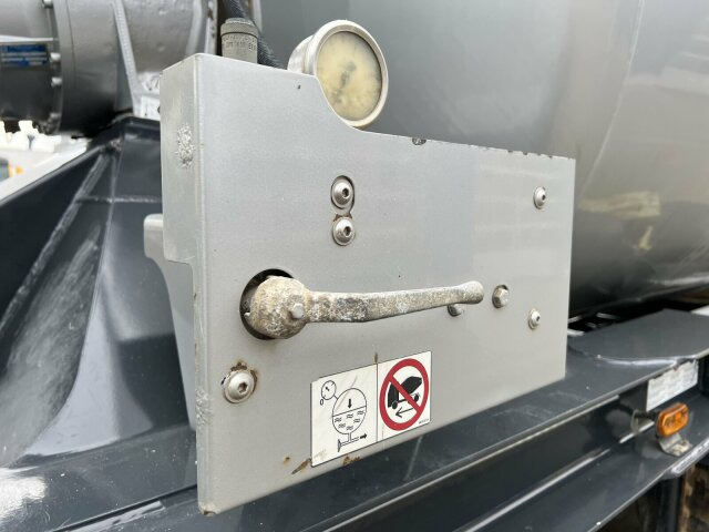 Schwing Stetter Betonmischer Auflieger 10 m³ - Полуремарке бетон миксер: снимка 4 Schwing Stetter Betonmischer Auflieger 10 m³ - Полуремарке бетон миксер: снимка 4