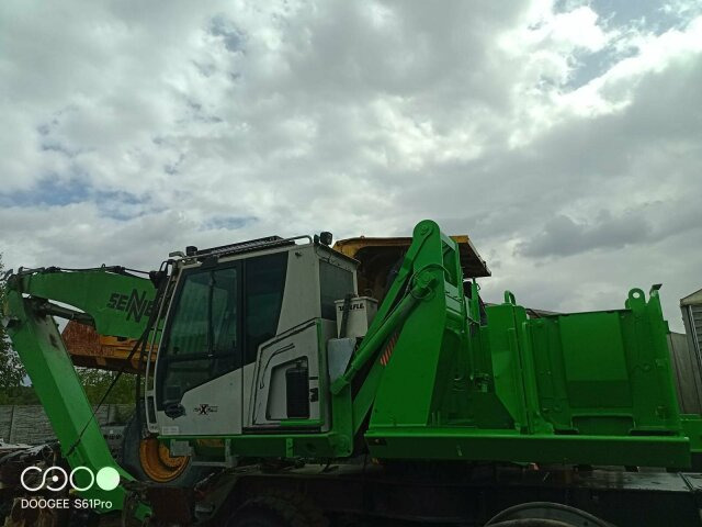 Sennebogen 818-E Umschlagbagger - 83 Ton - mit Greifer - Колесен багер: снимка 2 Sennebogen 818-E Umschlagbagger - 83 Ton - mit Greifer - Колесен багер: снимка 2
