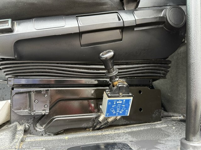 Mercedes-Benz Actros 1843 Sattelzugmaschine 4x2 Kipph. - Влекач: снимка 5 Mercedes-Benz Actros 1843 Sattelzugmaschine 4x2 Kipph. - Влекач: снимка 5