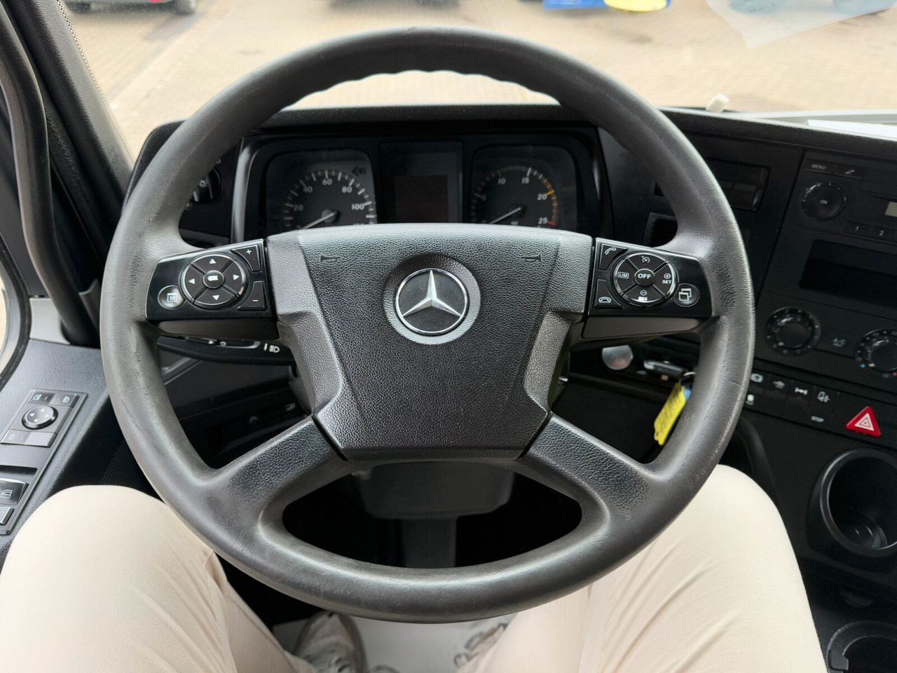 Влекач Mercedes-Benz Antos 2136 4x2 SZM Superlight: снимка 9