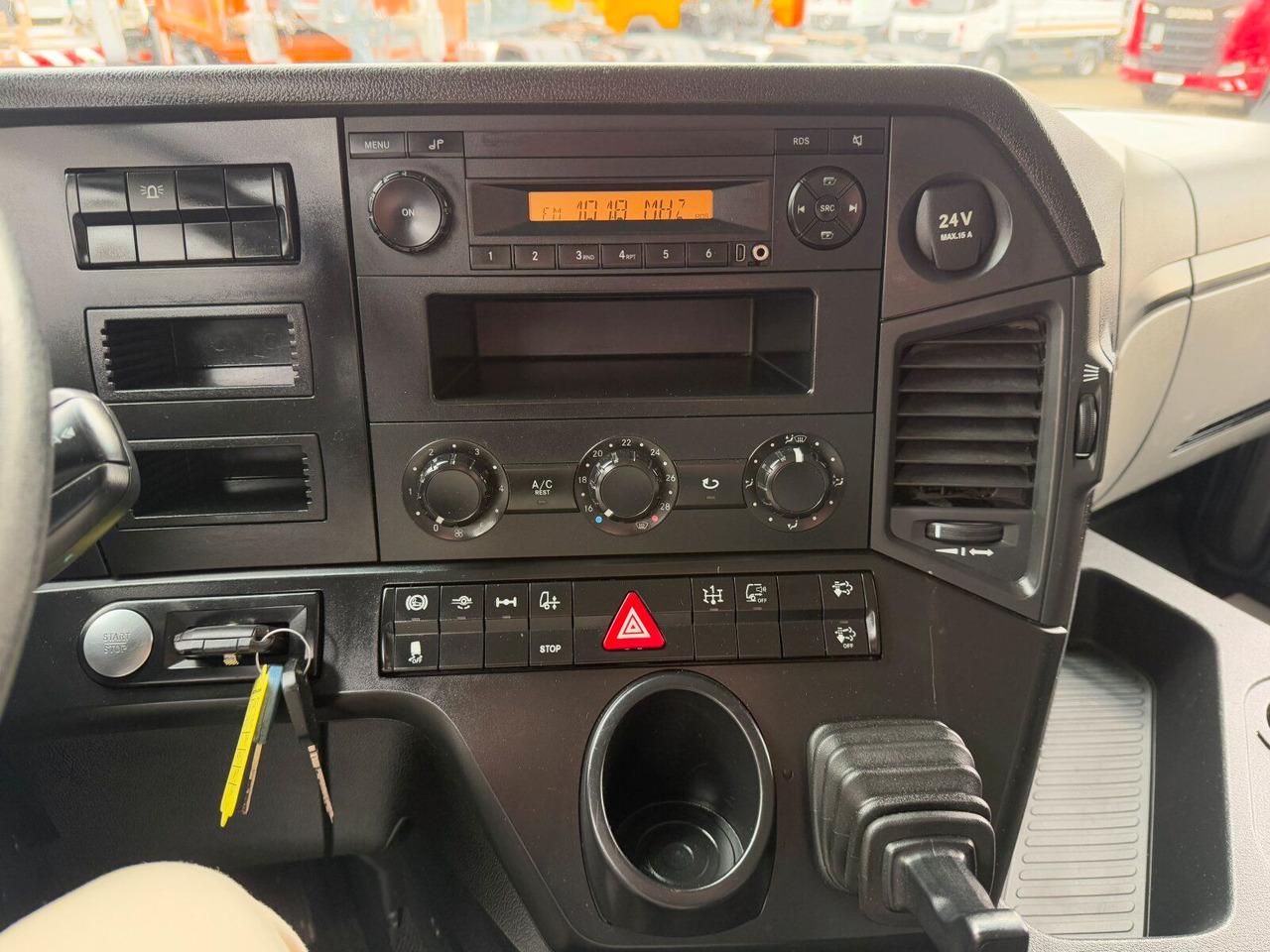 Влекач Mercedes-Benz Antos 2136 4x2 SZM Superlight: снимка 11