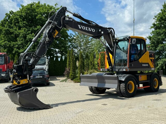 Volvo EWR150E Mobilbagger mit ROTATOR ENCONG EC319 - Колесен багер: снимка 1 Volvo EWR150E Mobilbagger mit ROTATOR ENCONG EC319 - Колесен багер: снимка 1