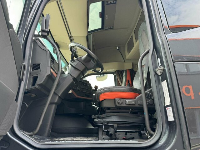 Лизинг на Volvo FH16 750 8X4 Holztransport Alukar TOP! Volvo FH16 750 8X4 Holztransport Alukar TOP!: снимка 13