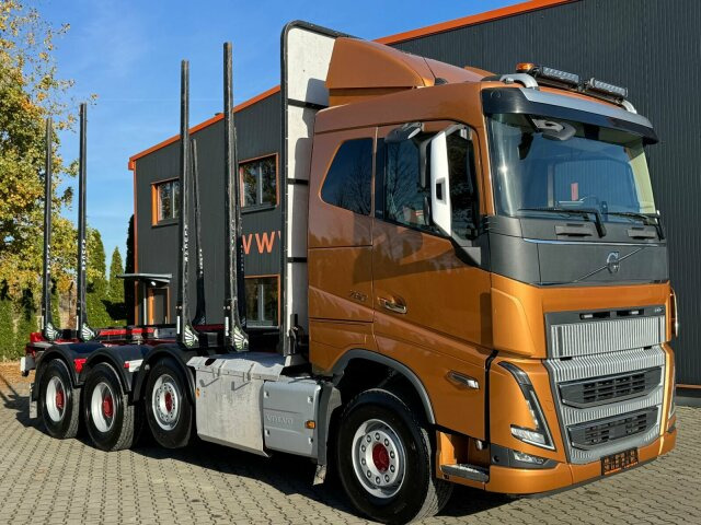 Volvo FH16 750 8X4 Holztransport Alukar TOP! - Камион за дърва: снимка 1 Volvo FH16 750 8X4 Holztransport Alukar TOP! - Камион за дърва: снимка 1