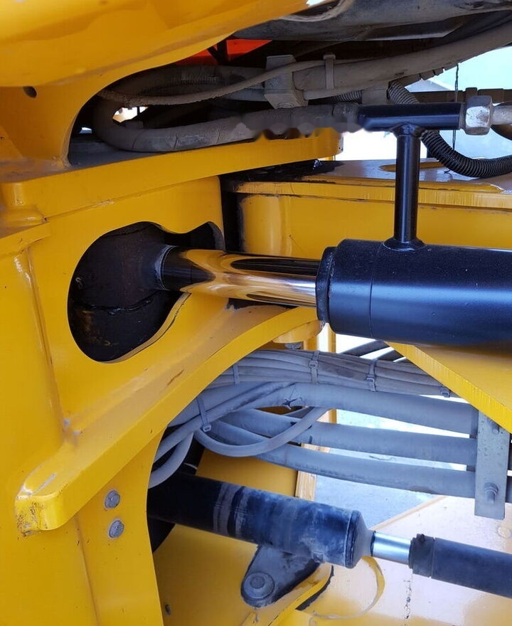 Колесен товарач JCB 427 ZXT4: снимка 8