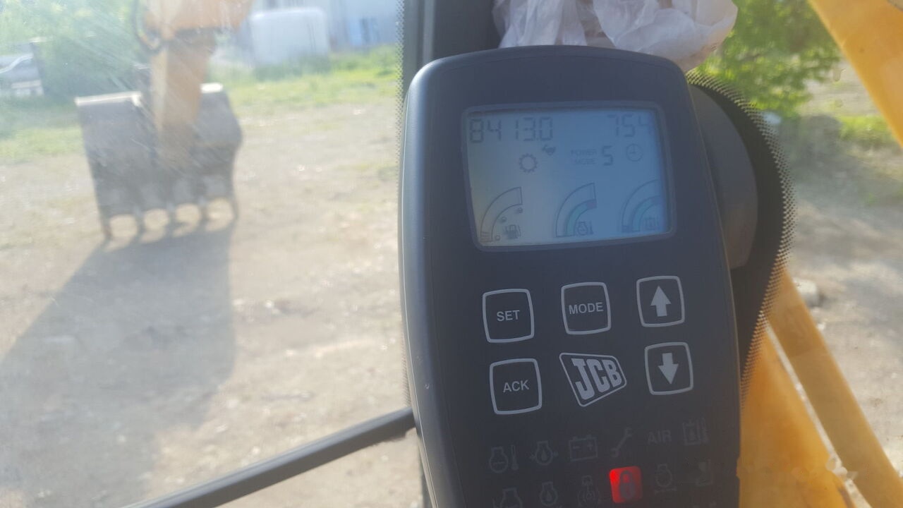 Верижен багер JCB JS 180: снимка 6