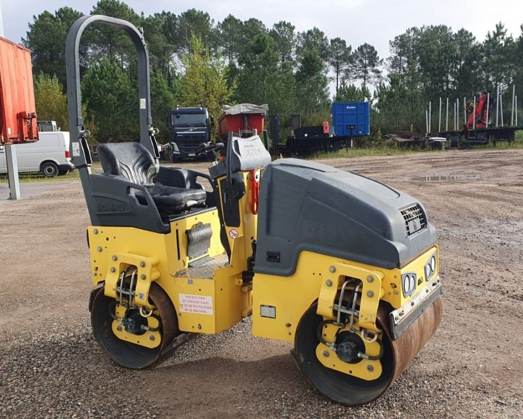 Bomag BW 100 AD M-5 - Пътен валяк: снимка 1 Bomag BW 100 AD M-5 - Пътен валяк: снимка 1