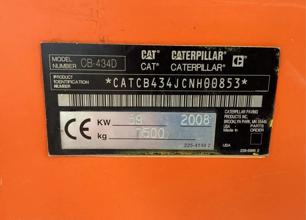 CAT CB 434 D - Пътен валяк: снимка 4 CAT CB 434 D - Пътен валяк: снимка 4