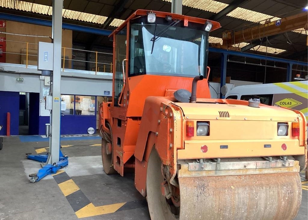 CAT CB 434 D - Пътен валяк: снимка 2 CAT CB 434 D - Пътен валяк: снимка 2