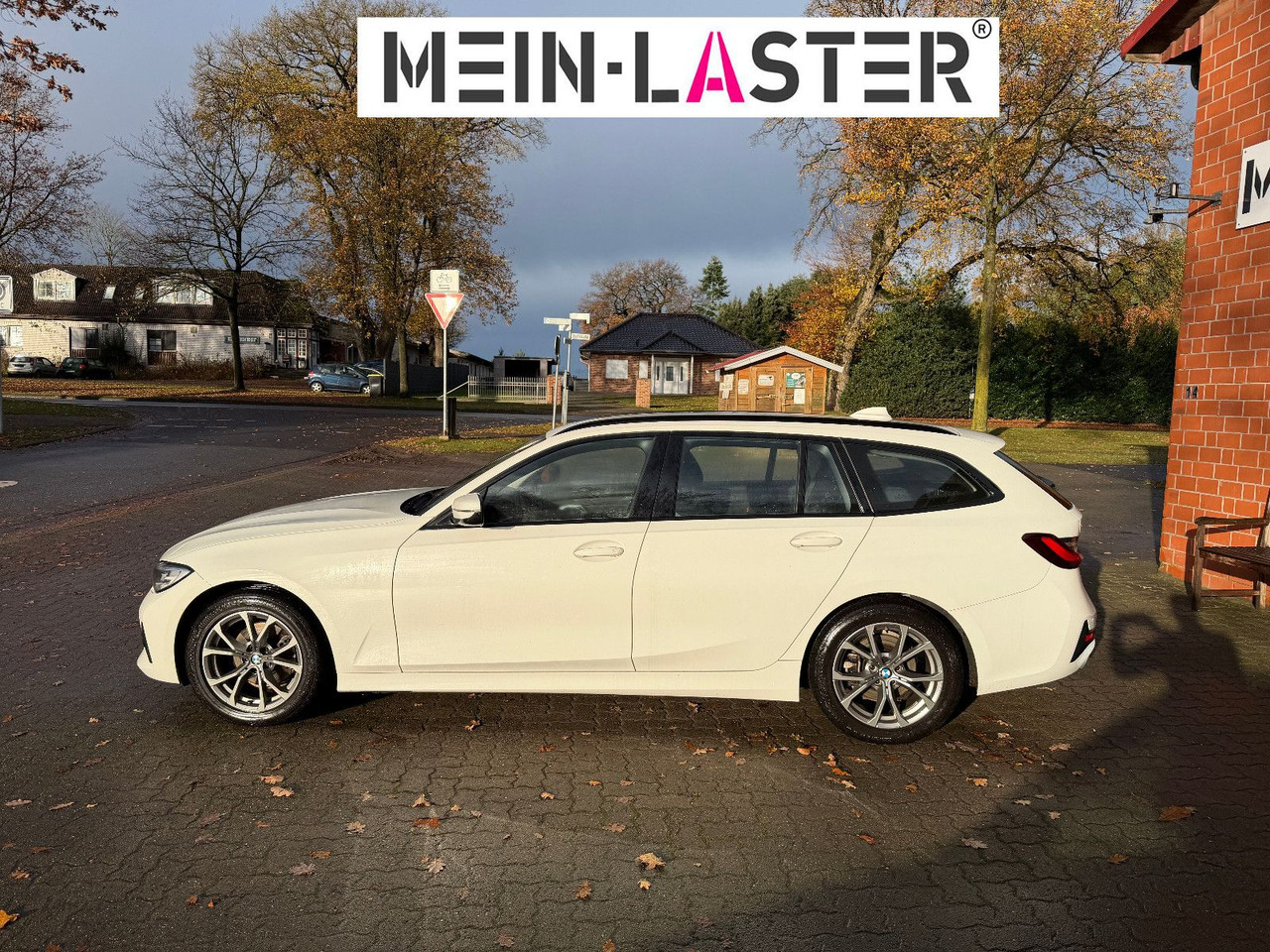 BMW 320 d xDrive touring Sport Line shadow AHK - Комби: снимка 5 BMW 320 d xDrive touring Sport Line shadow AHK - Комби: снимка 5