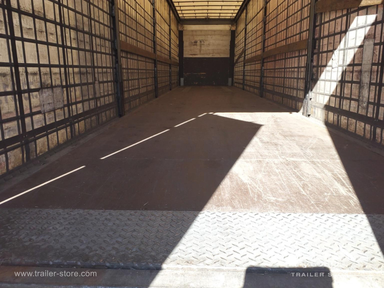 SCHMITZ Curtainsider Standard - Брезентово полуремарке: снимка 3 SCHMITZ Curtainsider Standard - Брезентово полуремарке: снимка 3