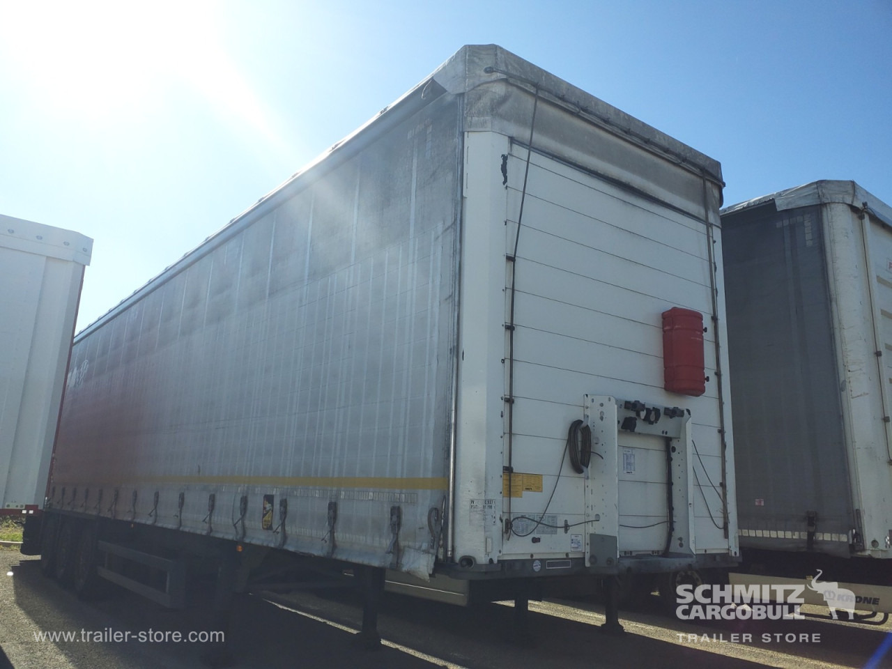 SCHMITZ Curtainsider Standard - Брезентово полуремарке: снимка 1 SCHMITZ Curtainsider Standard - Брезентово полуремарке: снимка 1
