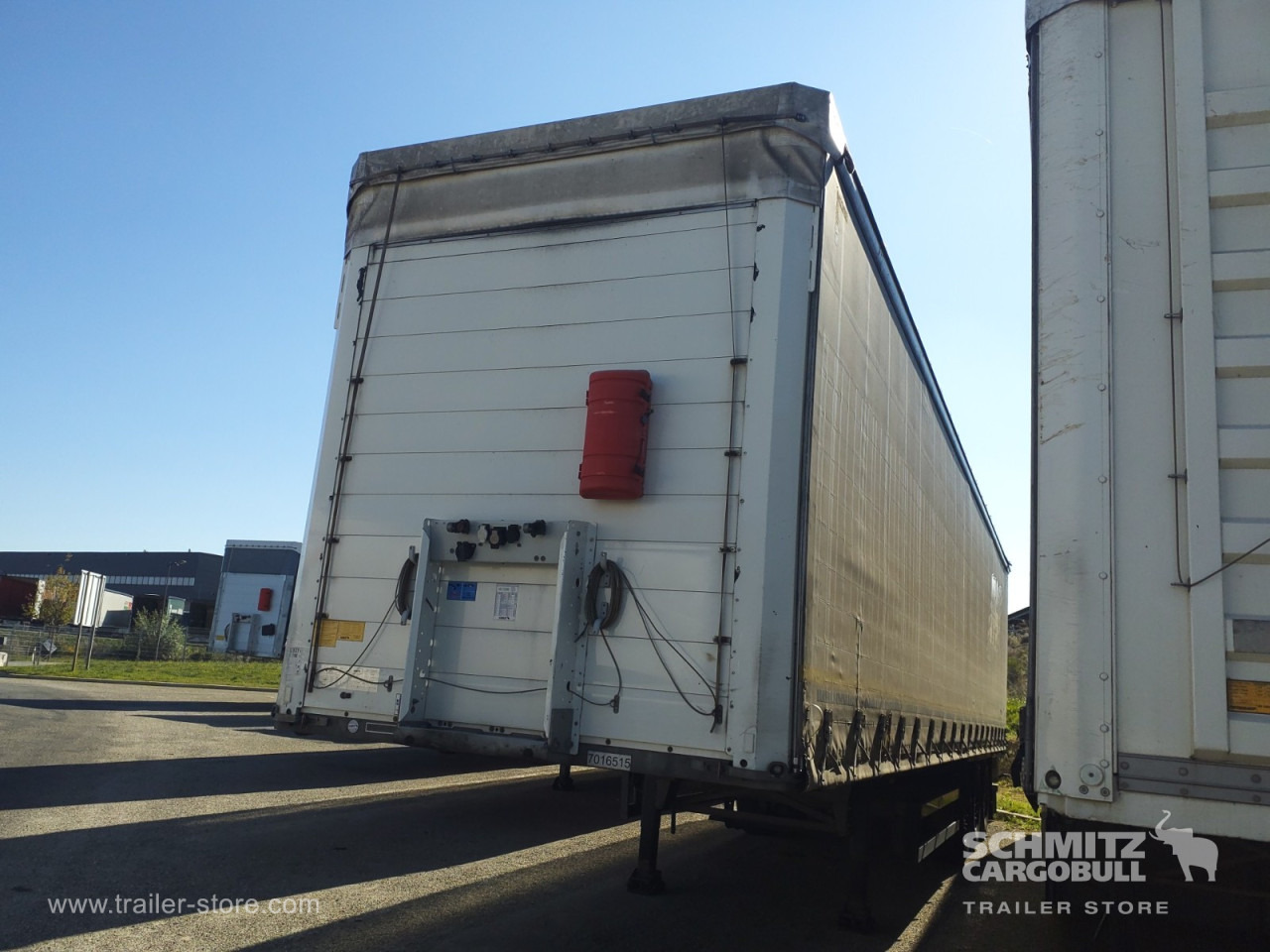 SCHMITZ Curtainsider Standard - Брезентово полуремарке: снимка 4 SCHMITZ Curtainsider Standard - Брезентово полуремарке: снимка 4