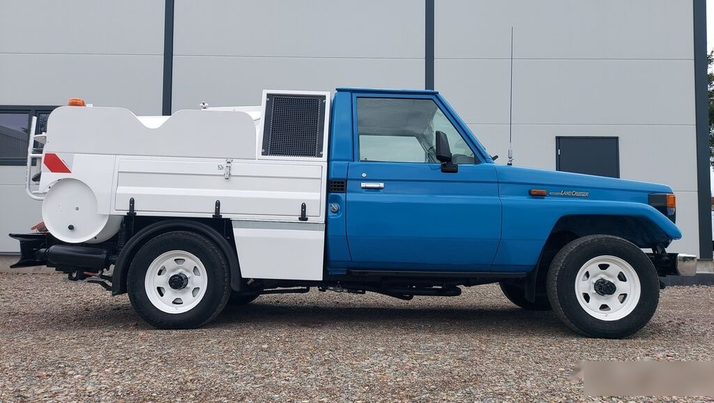 Toyota Land Cruiser COMBI HYDRO CLEANER 4x4 - Каналопочистваща машина: снимка 1 Toyota Land Cruiser COMBI HYDRO CLEANER 4x4 - Каналопочистваща машина: снимка 1