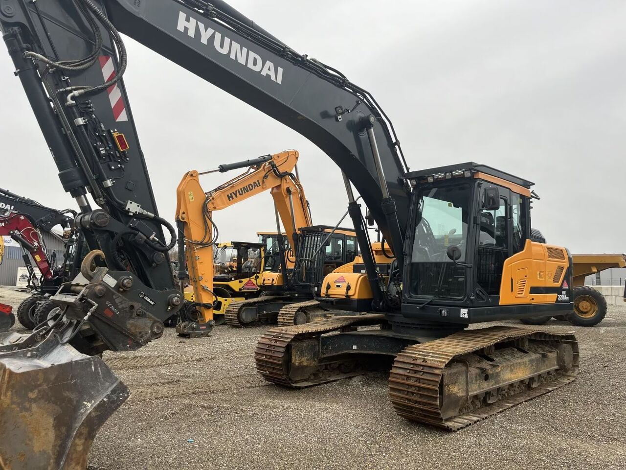 Hyundai HX220AL - Верижен багер: снимка 1 Hyundai HX220AL - Верижен багер: снимка 1