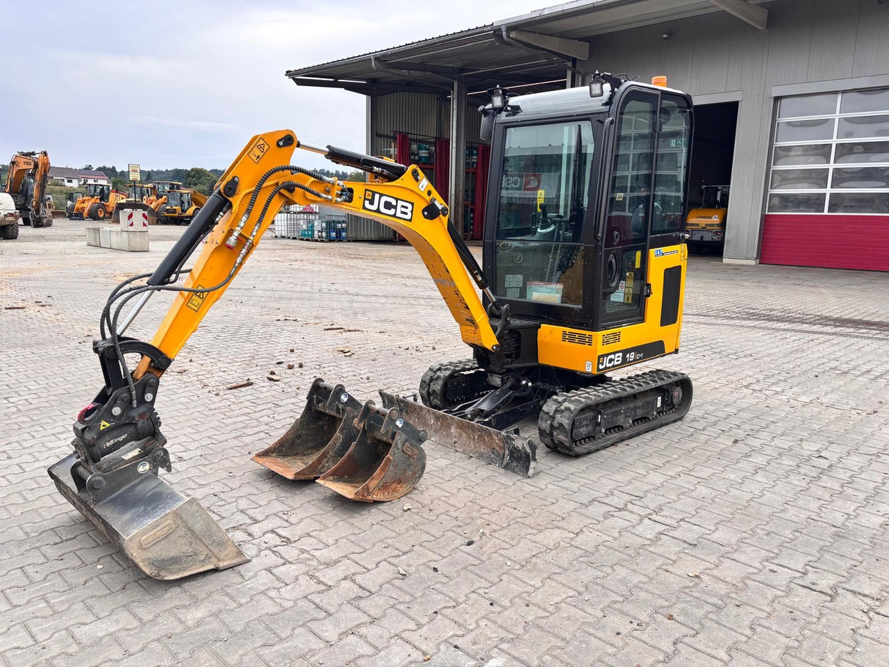 JCB 19C-1 - Мини багер: снимка 1 JCB 19C-1 - Мини багер: снимка 1
