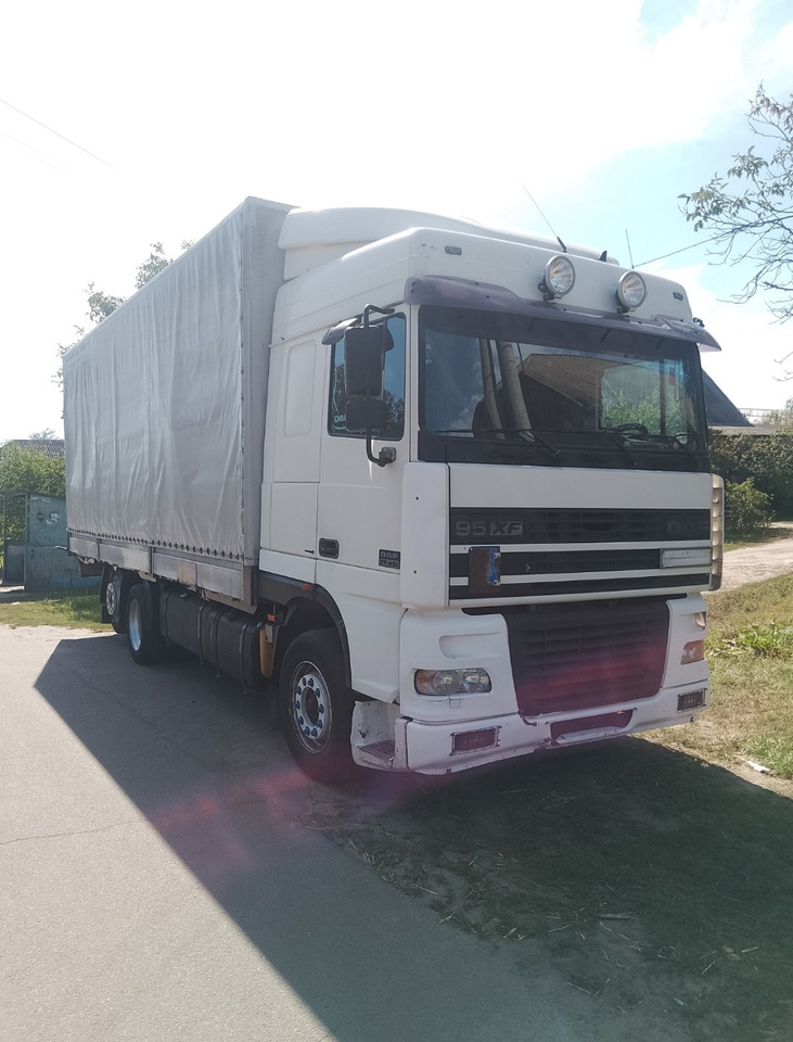 DAF XF95.430 - Камион с брезент: снимка 1 DAF XF95.430 - Камион с брезент: снимка 1