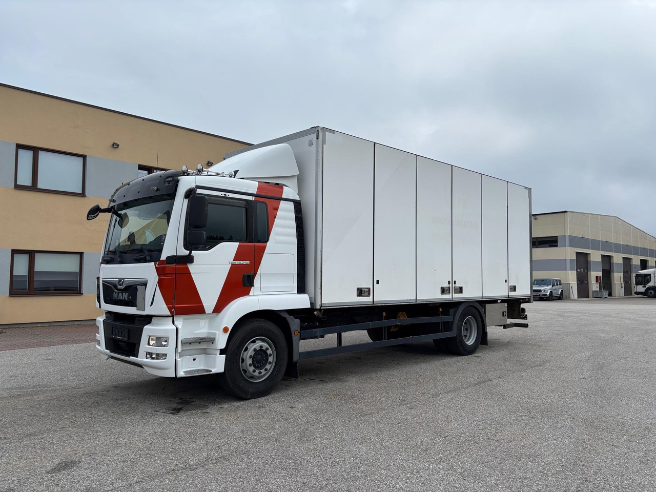 MAN TGM 18.290 - Камион фургон: снимка 4 MAN TGM 18.290 - Камион фургон: снимка 4