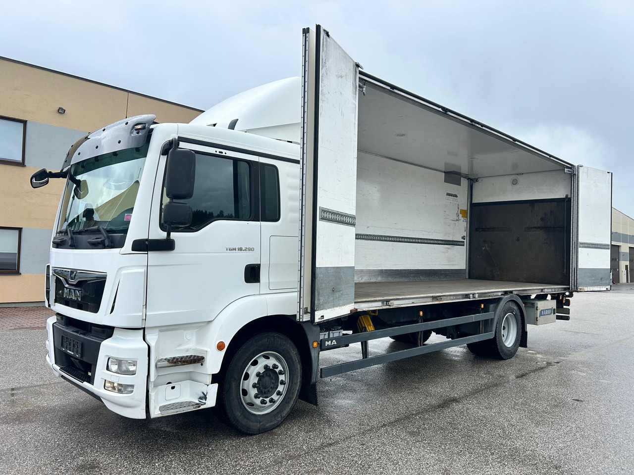 MAN TGM 18.290 - Камион фургон: снимка 4 MAN TGM 18.290 - Камион фургон: снимка 4