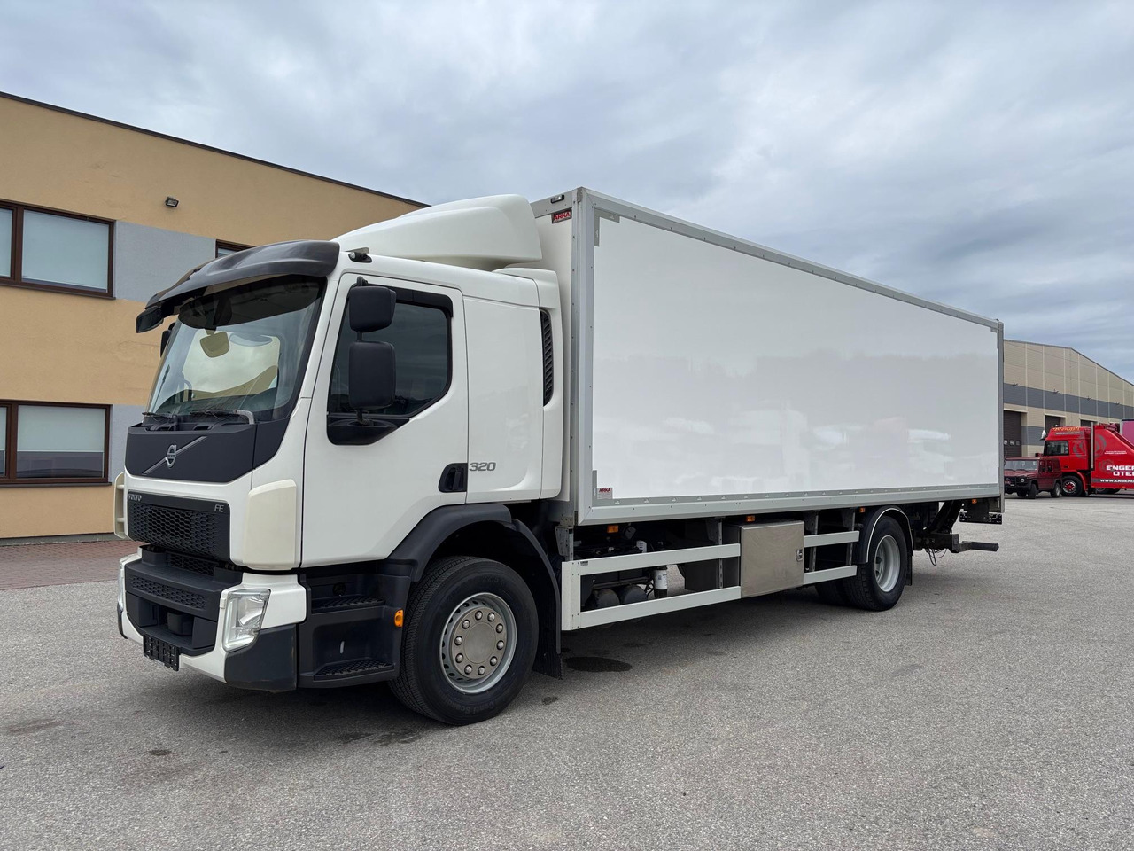 VOLVO FE320 - Камион фургон: снимка 3 VOLVO FE320 - Камион фургон: снимка 3