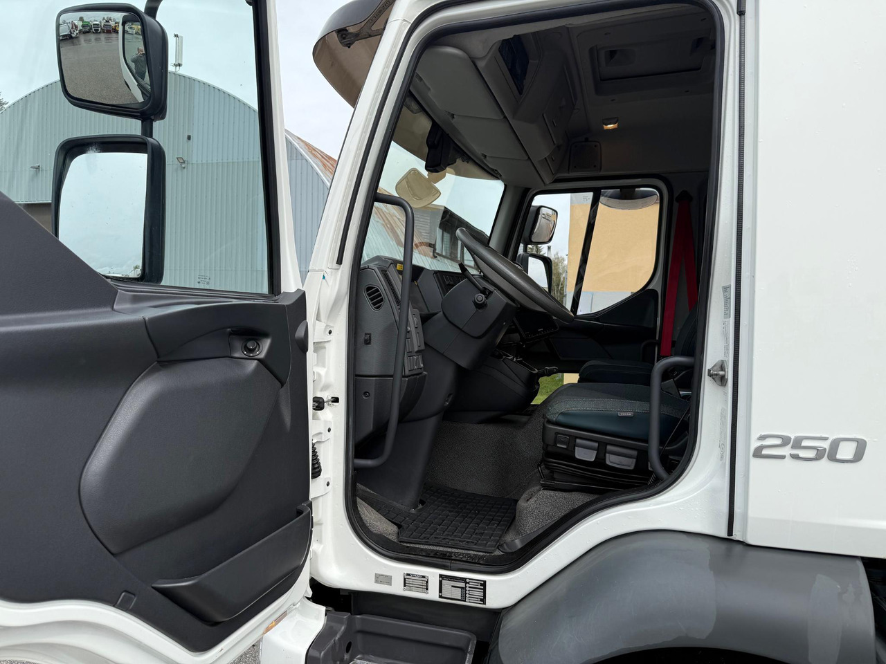 VOLVO FL250 - Камион фургон: снимка 4 VOLVO FL250 - Камион фургон: снимка 4