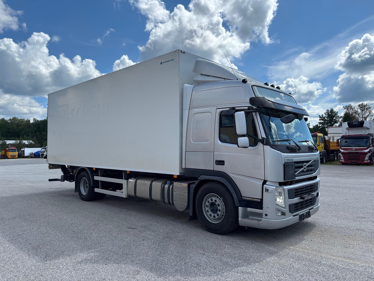 VOLVO FM330 - Камион фургон: снимка 1 VOLVO FM330 - Камион фургон: снимка 1