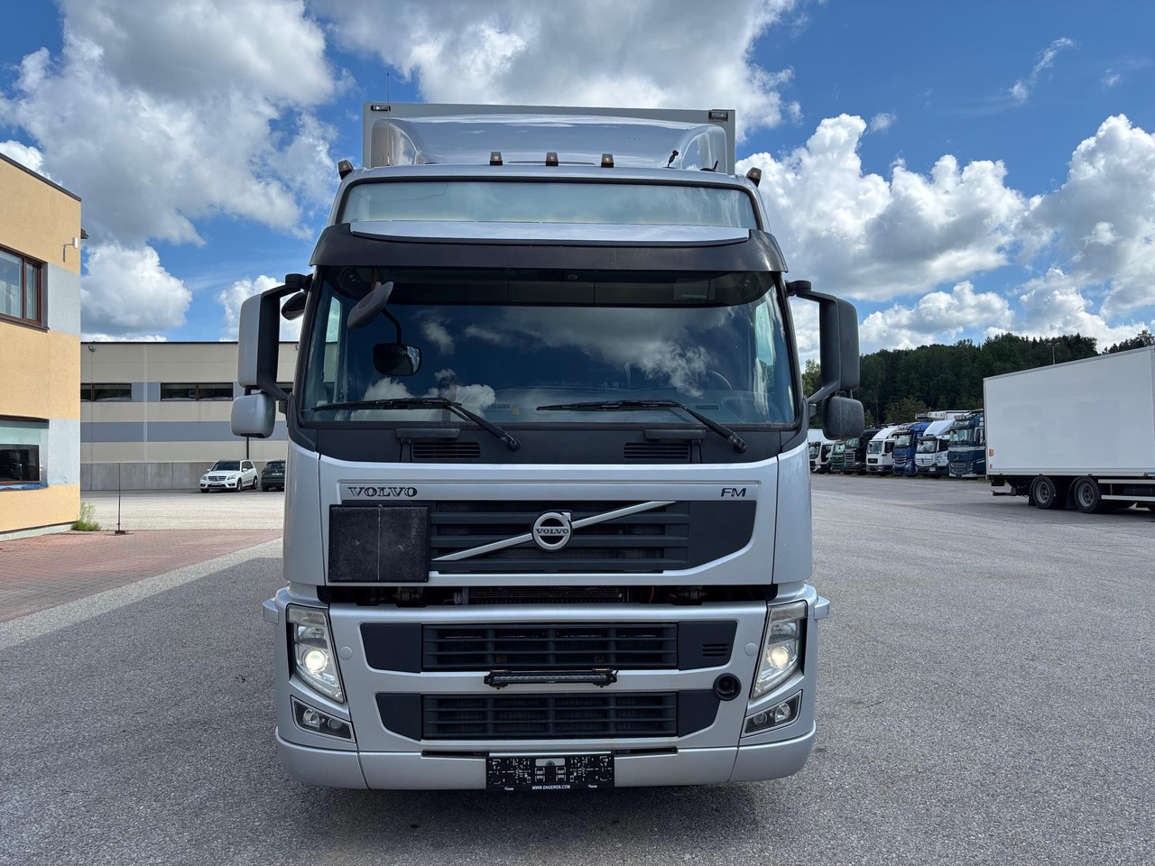 VOLVO FM330 - Камион фургон: снимка 2 VOLVO FM330 - Камион фургон: снимка 2