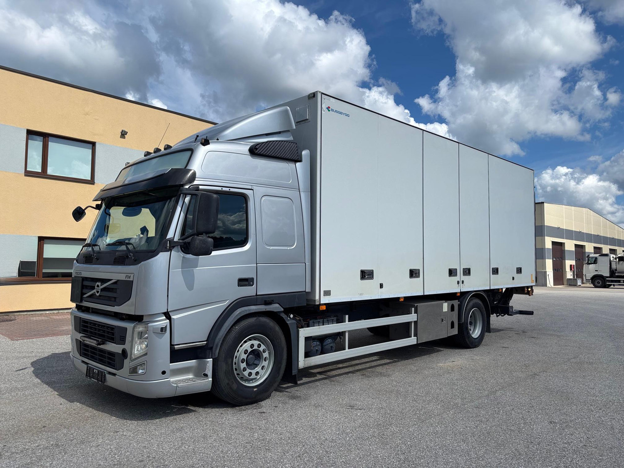 VOLVO FM330 - Камион фургон: снимка 3 VOLVO FM330 - Камион фургон: снимка 3