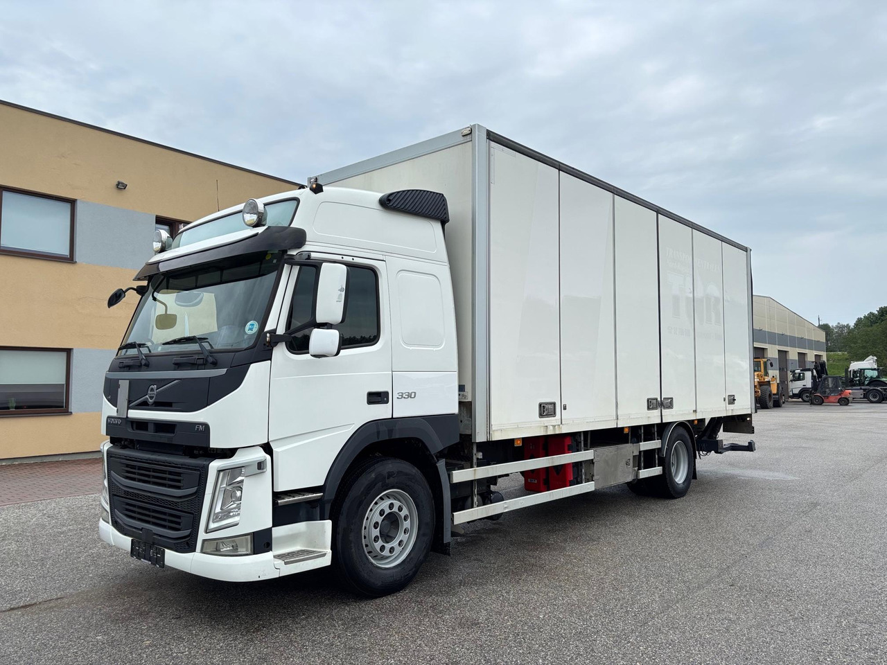 VOLVO FM330 - Камион фургон: снимка 3 VOLVO FM330 - Камион фургон: снимка 3
